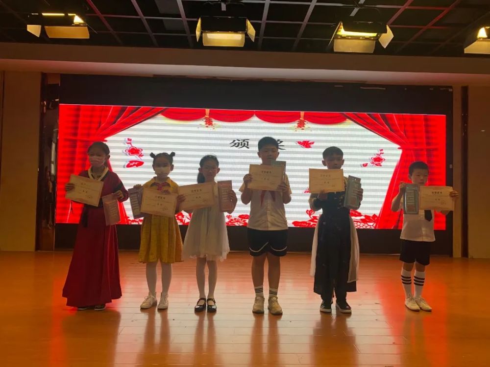 引人入胜的比赛将带来无穷的欢乐和惊喜! 引人入胜的比赛将带来无穷的欢乐和惊喜!